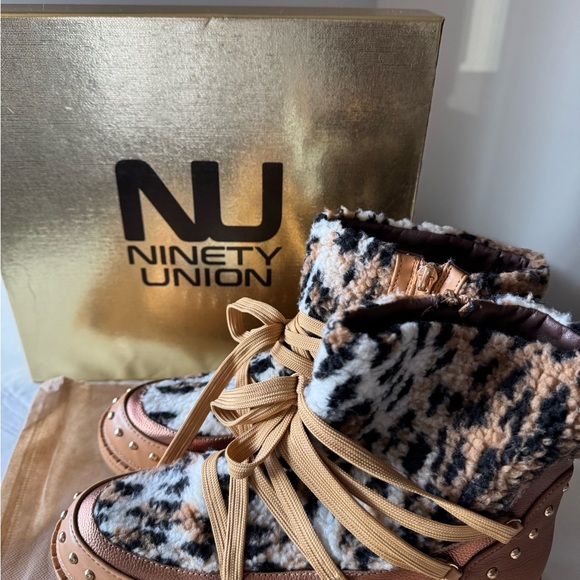 Women's Brown and Black Boots - Picture 7 of 14